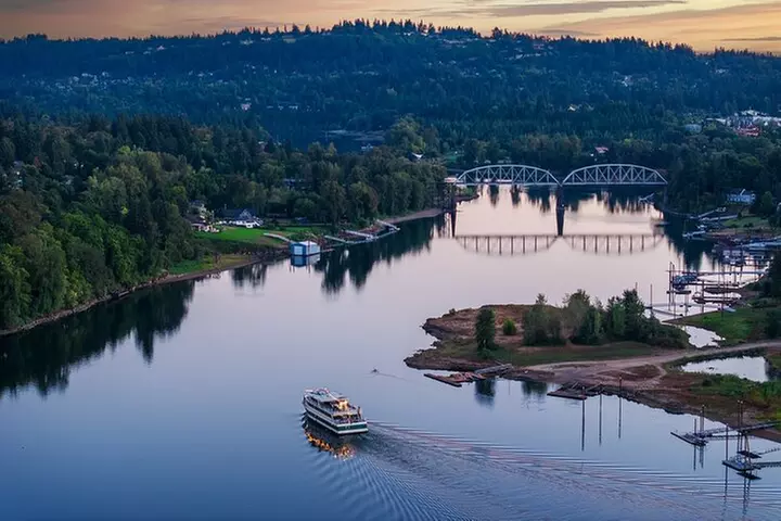 2.5-hour Dinner Cruise on Willamette River