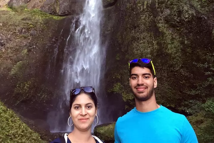 The Hood-Columbia Loop: Timberline, Orchards, and Waterfalls