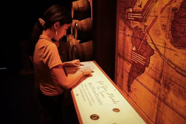 Salem Witch Trials Tour from Boston by optional Ferry or Train