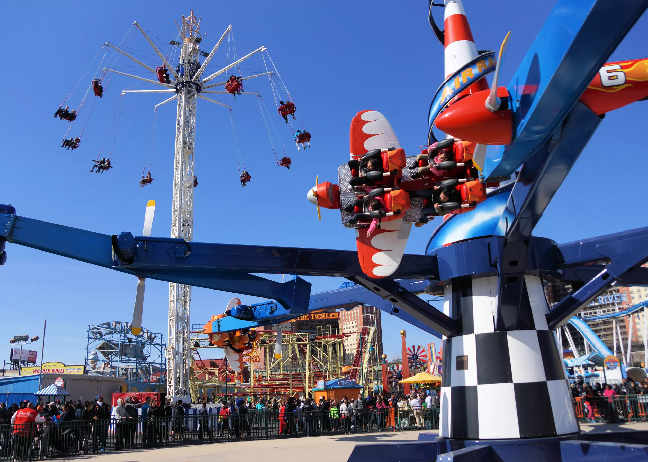 4-Hour Wristband for Luna Park at Coney Island - Any Regular Operational Date Through October 29, 2017 - Primary Image