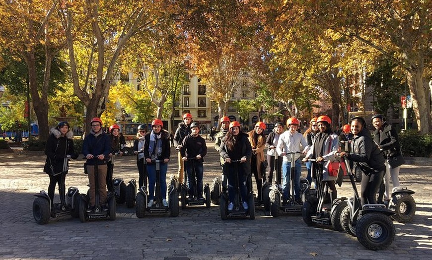 Image 6: Lugares destacados de Madrid: Recorrido guiado en segway con duraci...