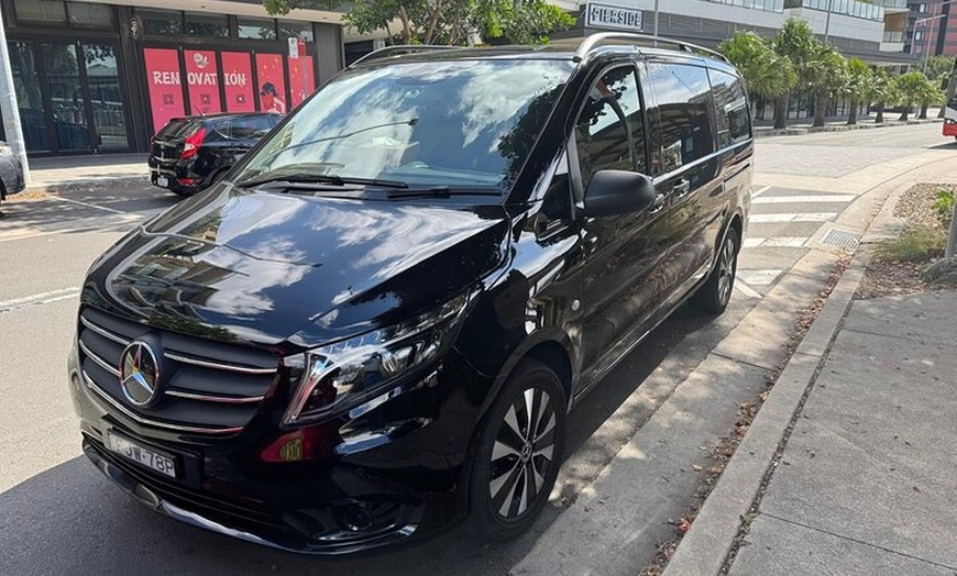 Image 2: Departing Sydney: Luxury Transfer to Airport or Cruise Port