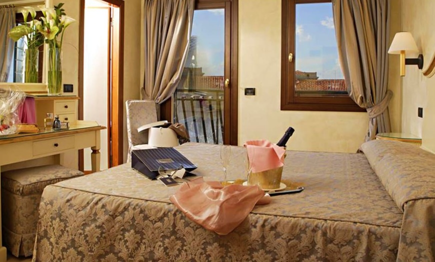 Image 3: ✈ ITALY | Venice - Carlton Capri Hotel 3* - City centre