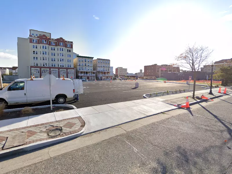 Parking at 171 S. New York Ave. Lot