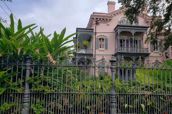 New Orleans Garden District History Walking Tour