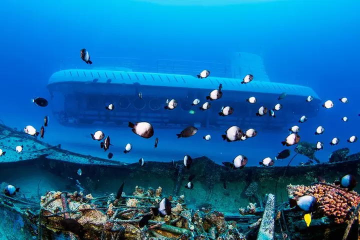 Atlantis Submarine from Kona Beach