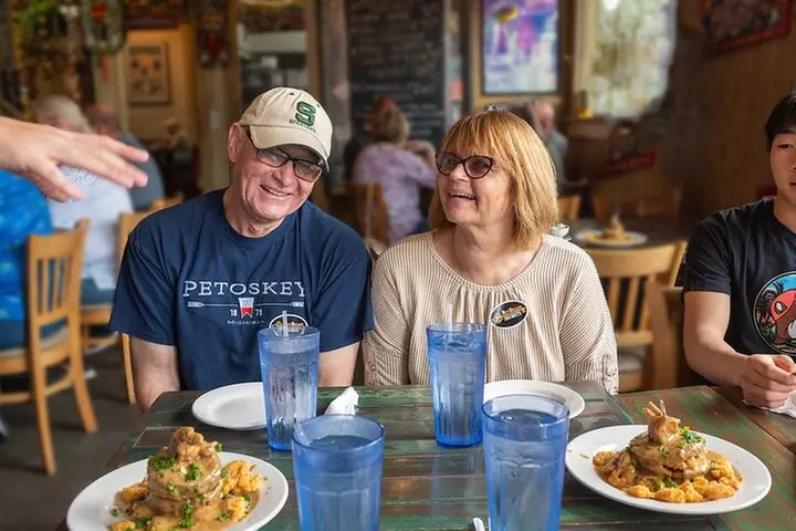 Food Tour of New Orleans Garden District: Group of Nine or Less