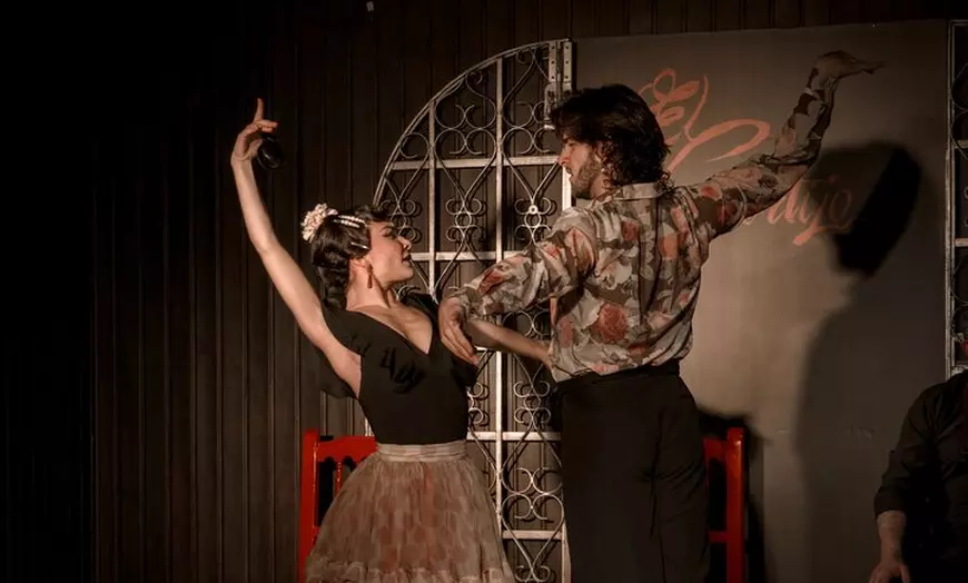 Image 2: Espectáculo Flamenco Local en El Cortijo