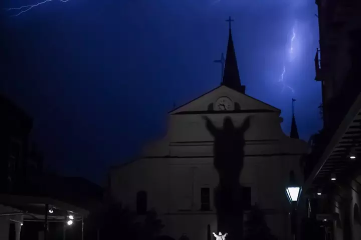 Audio Guided Historical Ghost Bus Tour of New Orleans