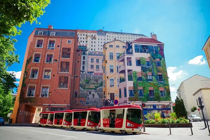 Excursion en Lyon City Tram dans le quartier de la Croix-Rousse avec audioguide - Primary Image