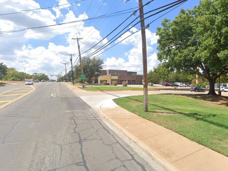 Parking at 121 E. Randol Mill Rd. Lot