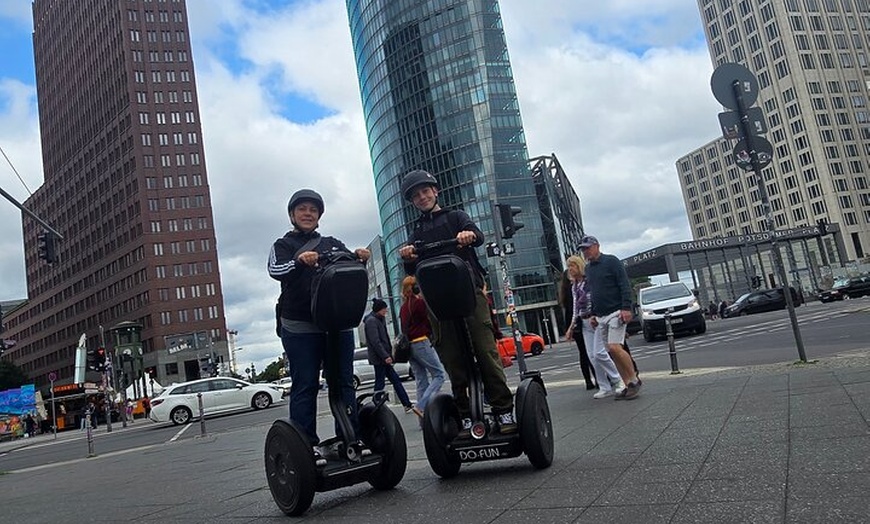 Image 10: Berlin 3 Stündige VIP Segway Tour Ost küsst West + Berliner Guide