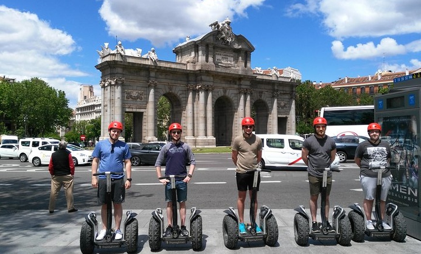 Image 11: Lugares destacados de Madrid: Recorrido guiado en segway con duraci...