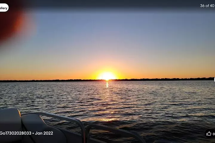 Pontoon Pub Crawl, 5 Lakeside Pubs and Restaurants Visit by Boat