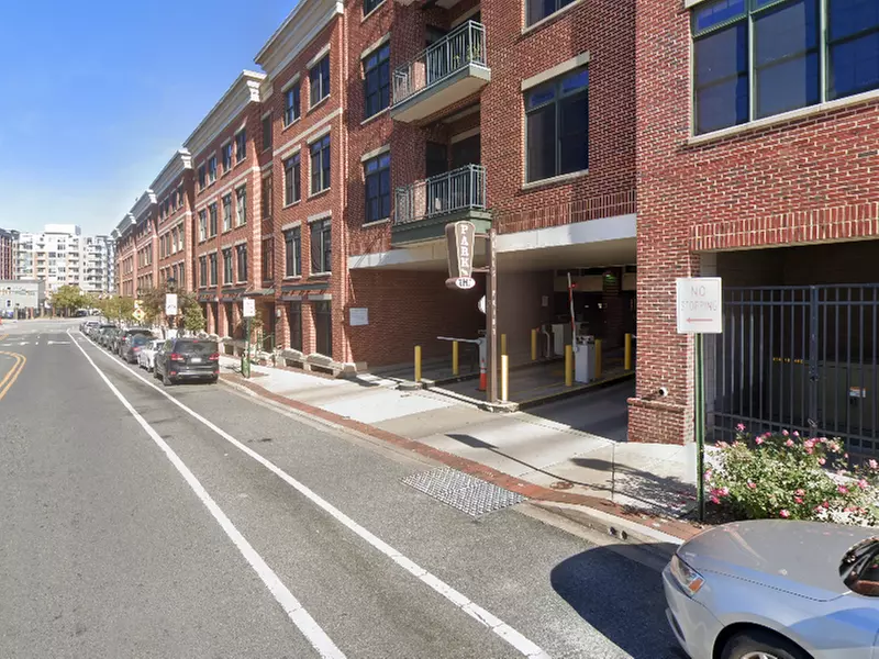 Parking at 1530 Thames St. Garage - Primary Image