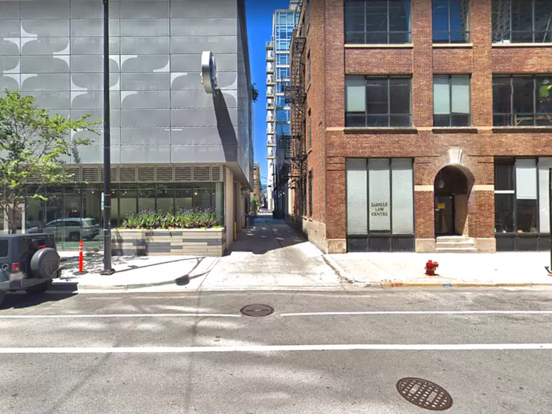 Parking at Alley Entrance - Cortland Chicago River North Garage