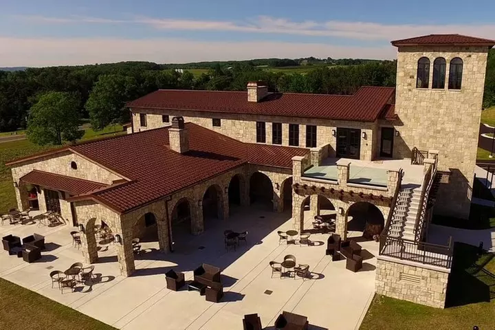 5-Hour Traverse City Wine Tour: 4 Wineries on Old Mission Peninsula