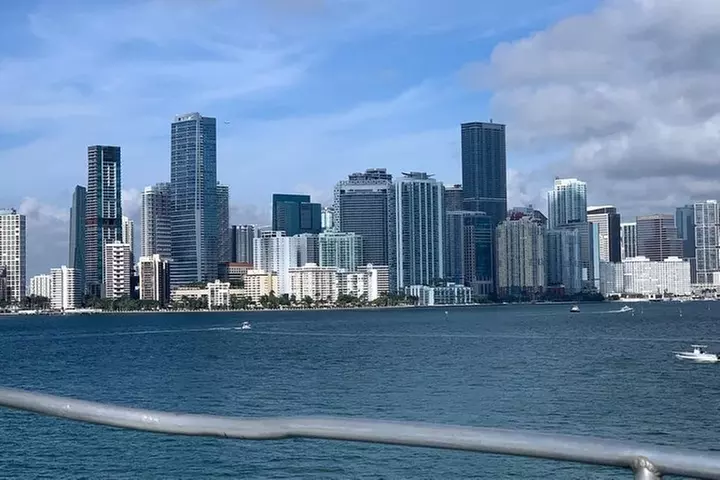City Half Day Tour of Miami by Bus with Sightseeing Cruise