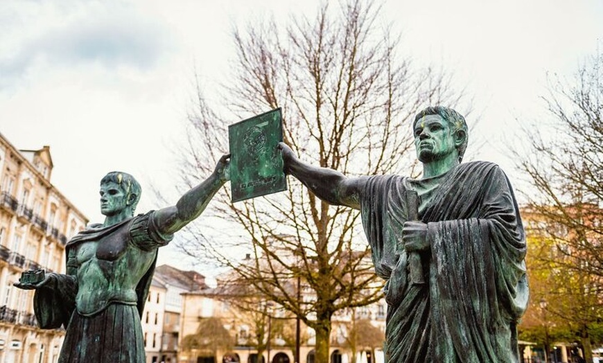 Image 2: Tour a pie en grupo por Lugo