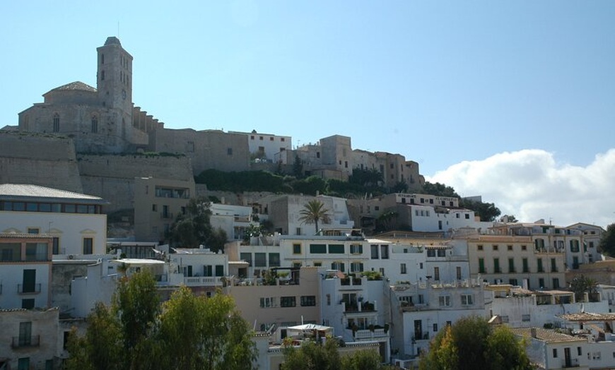 Image 10: Ibiza Vuelta Isla en Bus con visita a Mercadillo Hippie