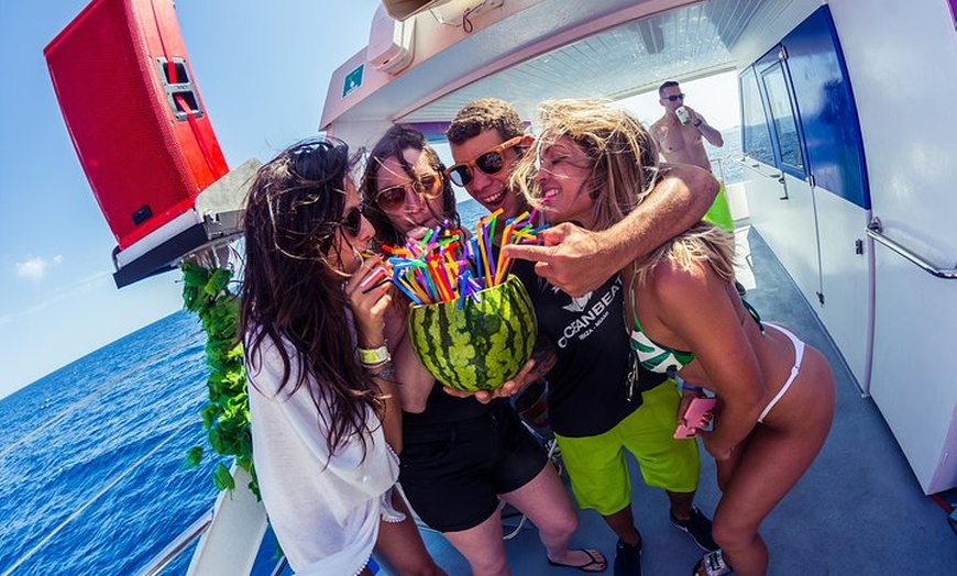 Image 16: Fiesta en barco Oceanbeat en Ibiza con todo incluido