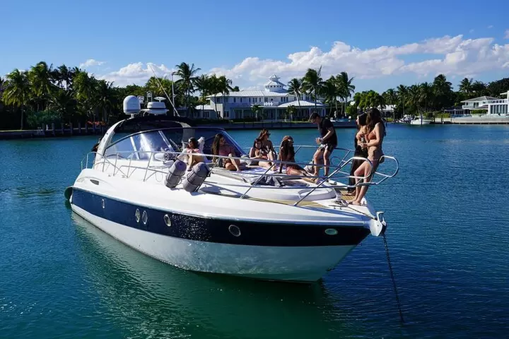 The Perfect MIAMI CRUISING Yacht Rental - Primary Image