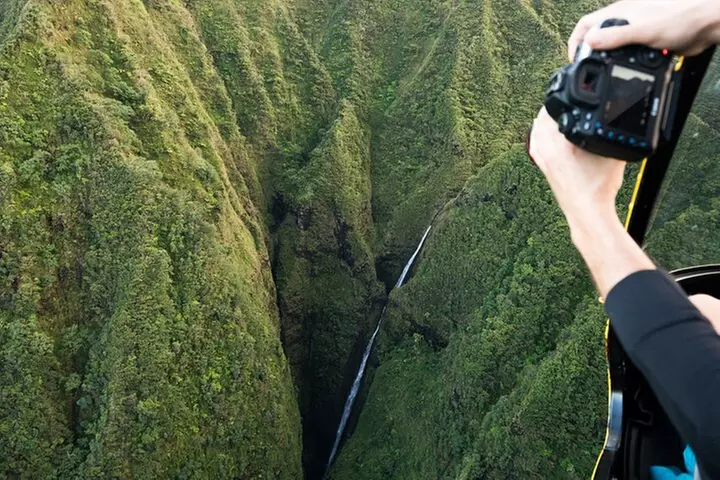 Kauaʻi: Photography Flight: Doors-Off ALL WINDOW SEATS - Primary Image