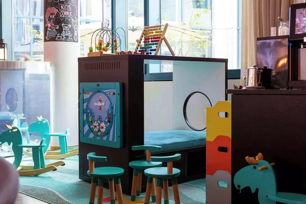 ✈ DEUTSCHLAND | Hamburg - Scandic Hamburg Emporio 4*, 2 Nächte