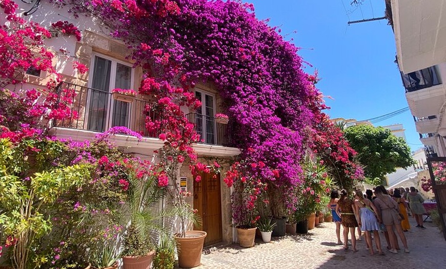 Image 2: Visita Nocturna Guiada a Dalt Vila Ibiza con Copa de Sangría