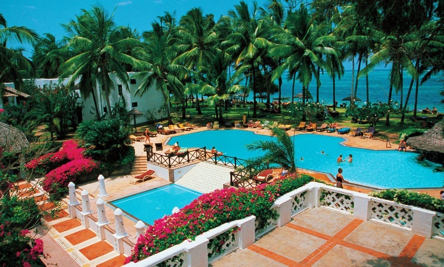 Image 2: ✈ KENYA | Mombasa - Serena Beach Resort & Spa 5* - Seafront