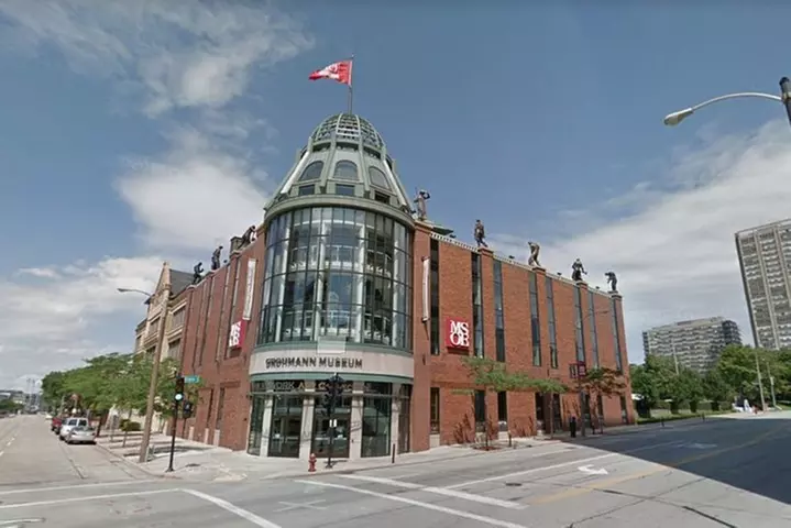 Self-Guided Scavenger Hunt: Milwaukee A Splash of Color