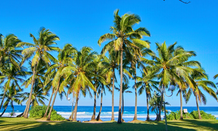 Image 18: ✈ LA RÉUNION | St Gilles - Résidence Archipel 3* - Bord de mer