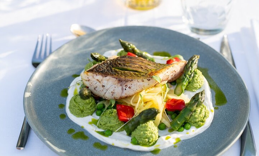 Image 7: Dîner gastronomique à Paris Croisière sur la Seine avec chanteur et...