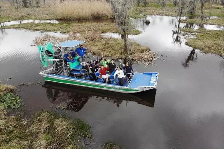 Oak Alley Plantation and Small Airboat Tour from New Orleans