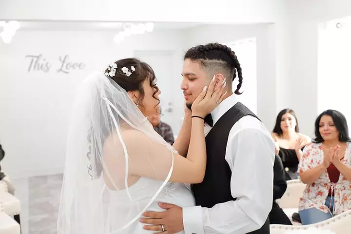 Las Vegas Wedding at Paradise Wedding Chapel