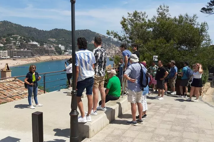 Tour turístico de un día por la Costa Brava con paseo en barco desd...