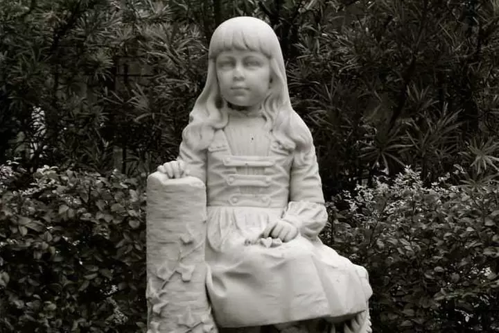 Bonaventure Cemetery Scenic History Art Symbols and Film Tour