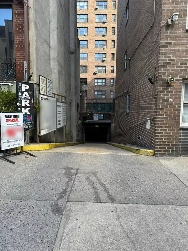 Parking at Algin Management - Townsway Garage