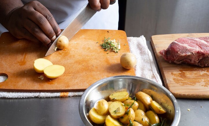 Image 9: Clase de Cocina Española de Tapas + Vino Ilimitado (6 - Platos de C...