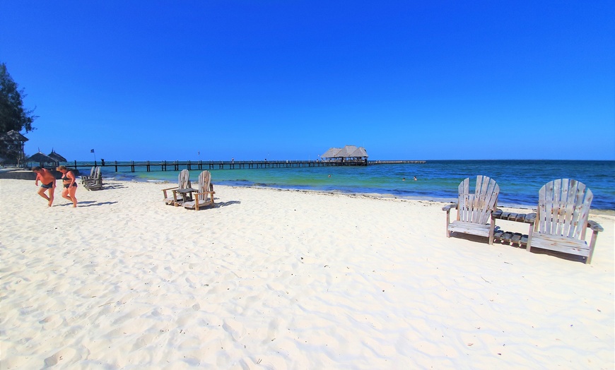 Image 16: ✈ ZANZIBAR | Marumbi - Zanzibar Bay Resort 4* - Plage de sable blanc