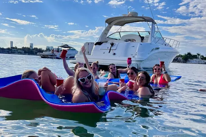 Miami Boat & Yacht for Day or Sunset Tour Cruise with Captain