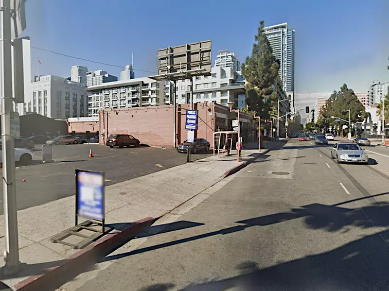 Parking at 1017 S. Hill St. Lot