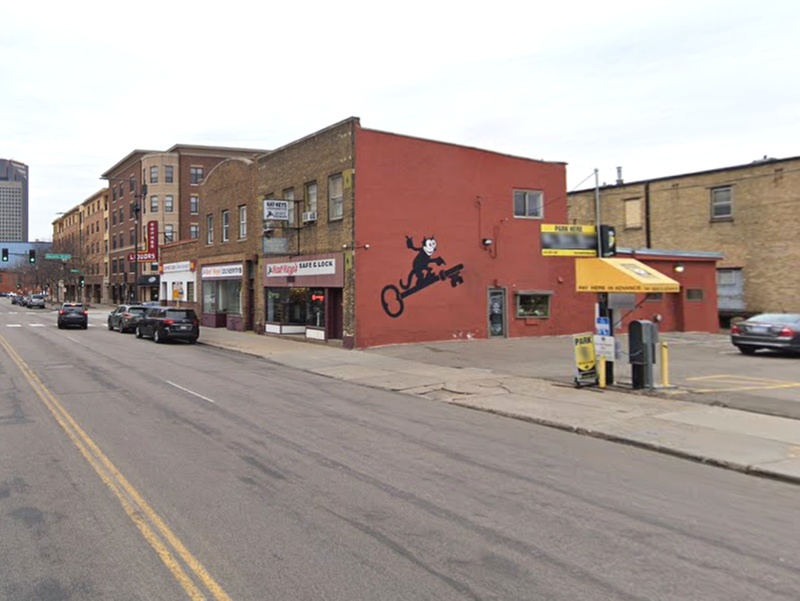 Parking at 259-275 7th St. E. Lot