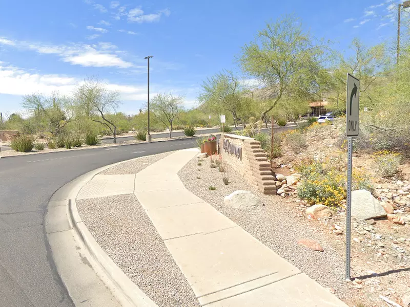 Parking at 2905 E. Skyline Dr. Lot