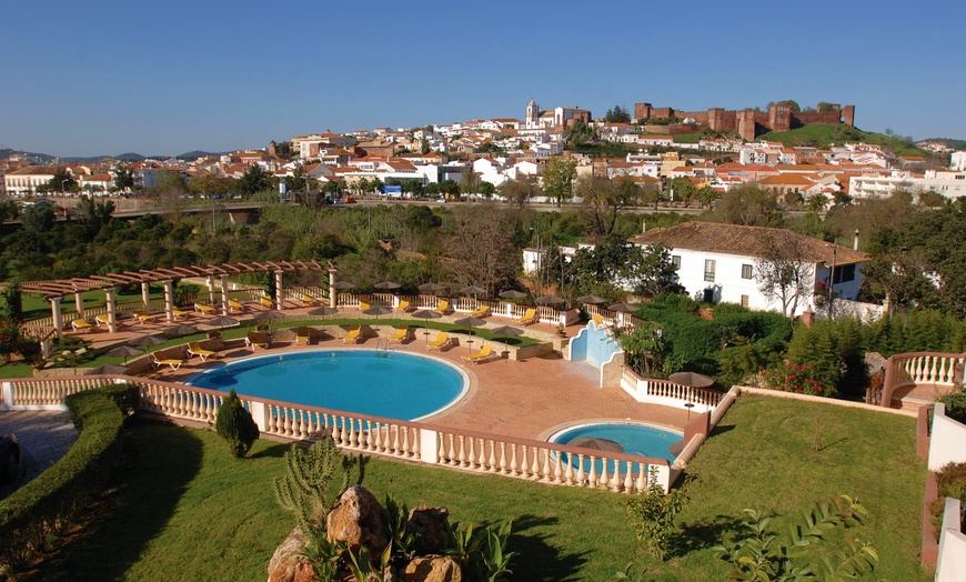 Image 14: ✈ ALGARVE | Silves - Colina dos Mouros 3*, 2 nuit - Piscine extérieure