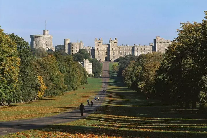 Windsor Castle, Stonehenge & Roman Baths Private Tour
