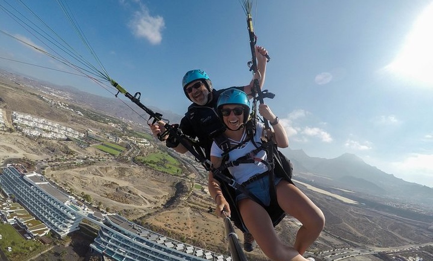 Image 13: Vuelo en tándem en parapente acrobático en la zona sur de Tenerife