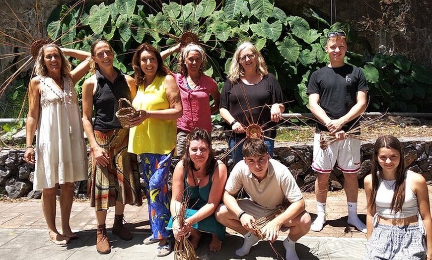 Image 2: Cestería con escobas de palma en La Gomera