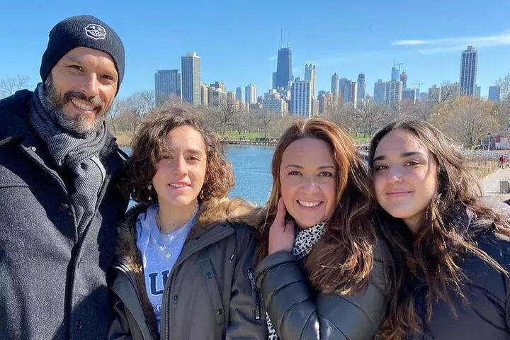 Chicago Family Food and Bike Tour with Top Attractions