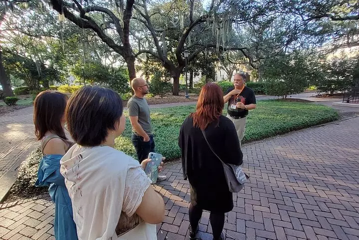 Behind the Plaques - 2 Hour Historical Walking Tour in Savannah